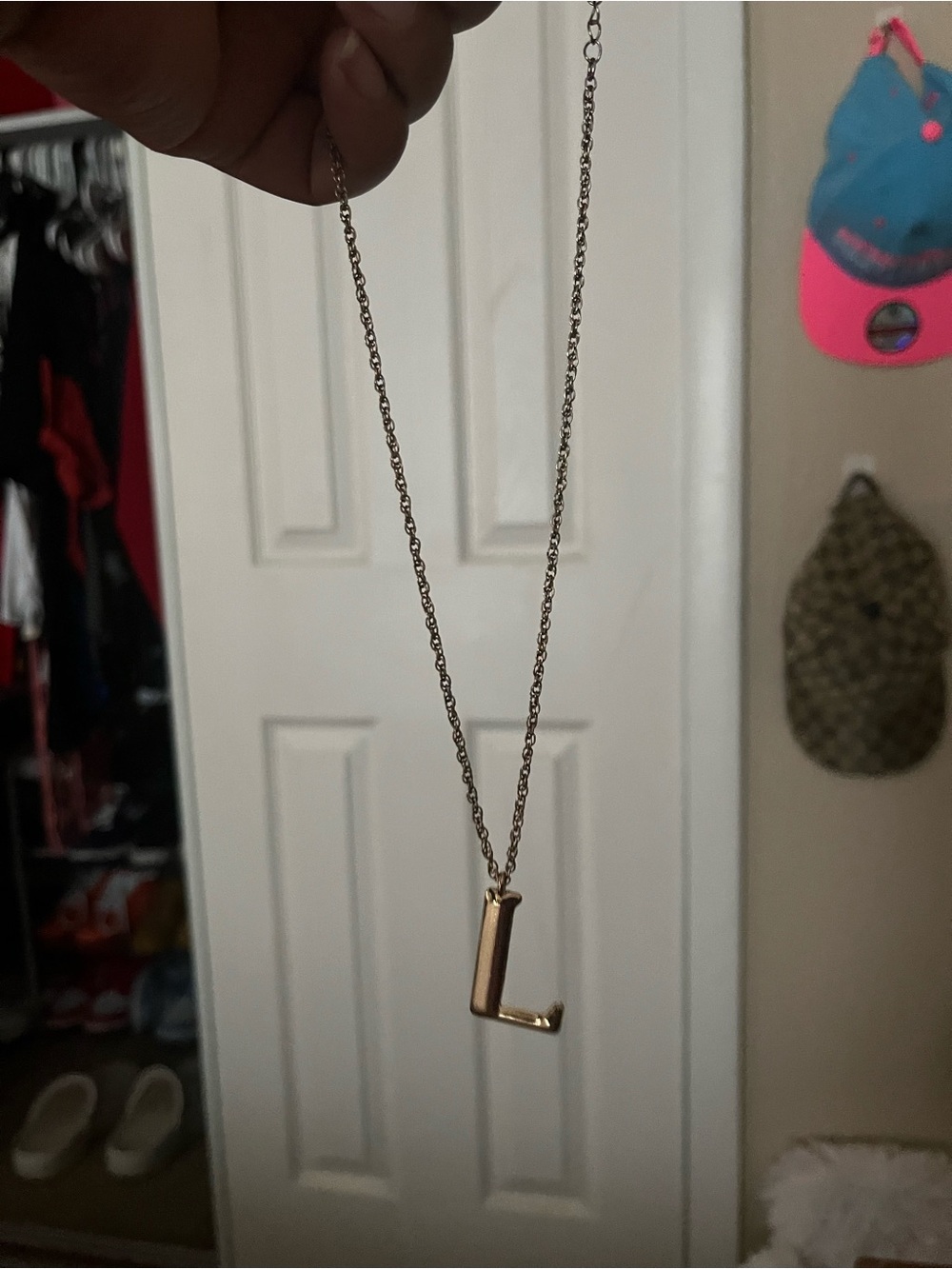 “L” Necklace ⭐️ - Picture 2 of 3